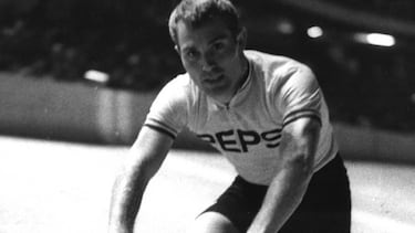 Conocido en el ciclismo español por ser el único que participó en el anillo de los Juegos Olímpicos de México en 1986. Llegó a ser profesional durante los años 1969 y 1970 en los equipos GD Pepsi e Ignis, aunque sus hazañas más destacadas se produjeron en pista, logrando un Campeonato de España de persecución y otro de Madison. Falleció a los 75 años el 31 de marzo.
