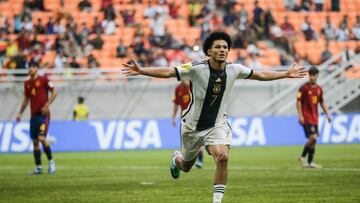 Jakarta (Indonesia), 24/11/2023.- Paris Brunner of Germany celebrates after converting a penalty during the FIFA U-17 World Cup quarter final match between Spain and Germany at the Jakarta International Stadium in Jakarta, Indonesia, 24 November 2023. (Mundial de Fútbol, Alemania, España) EFE/EPA/MAST IRHAM
