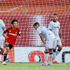 Cucho y Take Kubo anestesian al Levante y avivan al Mallorca