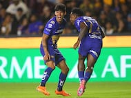 Pumas' Paraguayan forward #31 Robert Morales (L) celebrates after scoring the opening goal with teammate Pumas' Colombian defender #77 Alvaro Angulo during the Liga MX Clausura tournament football match between Tigres and Pumas at the University Stadium (UANL) in San Nicolas de los Garza, Mexico on January 14, 2026. (Photo by Julio Cesar AGUILAR / AFP)