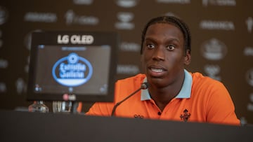 El centrocampista Ilaix Moriba, durante su presentación como nuevo jugador del Celta, este martes en Vigo.