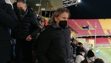 Lapadula, observado por Gareca