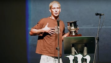 Miki Fleck con el premio Nora Cup 2024