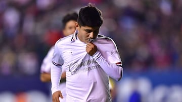 Despu&eacute;s de su paso con las Chivas de Guadalajara, el futbolista mexicano llega a la MLS para ser dirigido de nueva cuenta por Almeyda.