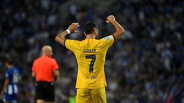 Barcelona's Spanish forward #07 Ferran Torres celebrates at the end of the UEFA Champions League 1st round day 2 group H football match between FC Porto and FC Barcelona at the Dragao stadium in Porto on October 4, 2023. Barcelona won 0-1. (Photo by MIGUEL RIOPA / AFP)