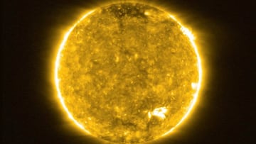 GRAF9722. ESPACIO EXTERIOR, 16/07/2020.- Vista del Sol, en la imagen más cercana nunca tomada de nuestra estrella, realizada por la misión europea Solar Orbiter, con importante participación española, a 77 millones de kilómetros del astro y que muestra las minierupciones solares, llamadas de manera informal "hogueras". EFE/Solar Orbiter/EUI Team (ESA y NASA) SOLO USO EDITORIAL NO VENTAS