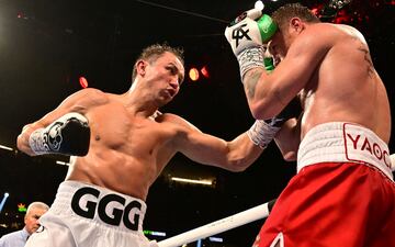 El boxeador mexicano, Canelo ?lvarez, se llev¨® la victoria por decisi¨®n un¨¢nime despu¨¦s de arrollar a Gennady Golovkin durante todo el encuentro.