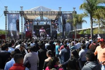 Este lunes, ambos boxeadores tuvieron su primer enfrentamiento mediático de cara a la pelea que sostendrán en mayo.