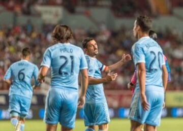 Los dos campeones mundiales disputaron un duelo amistoso, donde su equipo el NY City cayó 2-1 ante el Necaxa en el estadio Victoria de Aguascalientes.