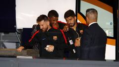 Messi y Luis Su&aacute;rez, a su llegada ayer al hotel donde se hospedan en Madrid. El Barcelona se ejercit&oacute; ayer por la tarde y luego viaj&oacute;.