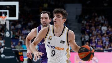 Hugo Gonz¨¢lez, alero del Real Madrid, ante el Zunder Palencia en la Liga Endesa 2023-24.