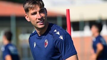 Miranda, en un entrenamiento con el Bolonia (@BolognaFC)
