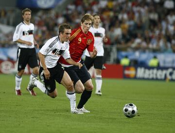 Fernando Torres marca el único gol de la final de la Eurocopa 2008 ante Alemania. 