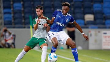 Varios clubes españoles, atentos a Mohamed Simakan