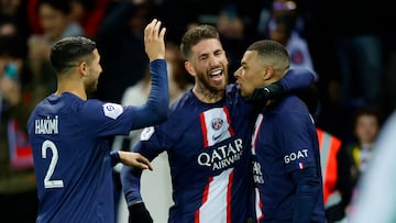 Soccer Football - Ligue 1 - Paris St Germain v RC Strasbourg - Parc des Princes, Paris, France - December 28, 2022  Paris St Germain's Kylian Mbappe celebrates scoring their second goal with Achraf Hakimi and Sergio Ramos REUTERS/Sarah Meyssonnier