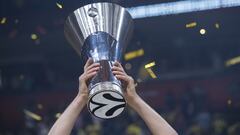 El trofeo de campeón de la Euroliga.