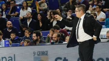 GRAF3998. MADRID, 09/12/2018.- El técnico del San Pablo Burgos, Diego Epifanio, durante el partido de la úndecima jornada de fase regular de la liga ACB de baloncesto disputado en el Palacio de los Deportes de Madrid frente a Estudiantes. EFE/ Zipi