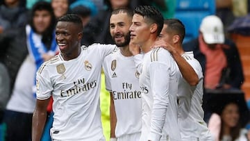 Los jugadores del Real Madrid felicitan a James tras anunciar que ha sido padre