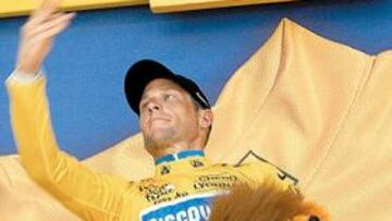 <b>SE BASTÓ. </b>El Discovery no le respondió ayer, pero Armstrong no tuvo problemas para defenderse solo.