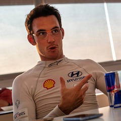 El Mundial vuelve al trabajo con un accidente de Neuville