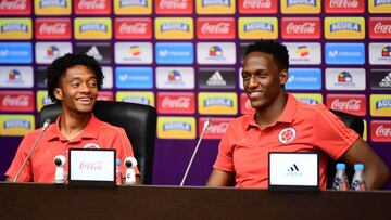 Colombia's players Juan Cuadrado (L) and Yerri Mina attend a press conference in Kazan on June 26, 2018 during the Russia 2018 World Cup football tournament. / AFP PHOTO / LUIS ACOSTA