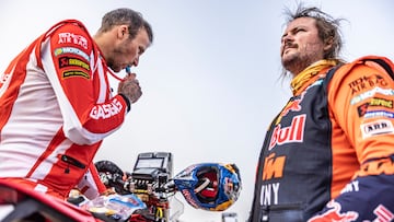 Sam Sunderland y Toby Price durante el Rally de Marruecos.