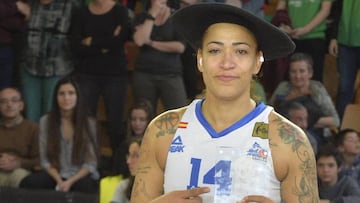 Erika de Souza, con su premio MVP de la Copa de la Reina.