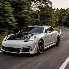 ¿Cómo se debe manejar cuando hay hielo en el asfalto?