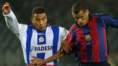 FC Barcelona&#039;s Brazilian Rivaldo (R) battles for the ball against Deportivo de la Coru&ntilde;a Brazilian captain Mauro Silva(L) during the Sp&agrave;nish first division soccer match in Barcelona Nou Camp stadium February 16, 2002.  REUTERS/Gustau Na