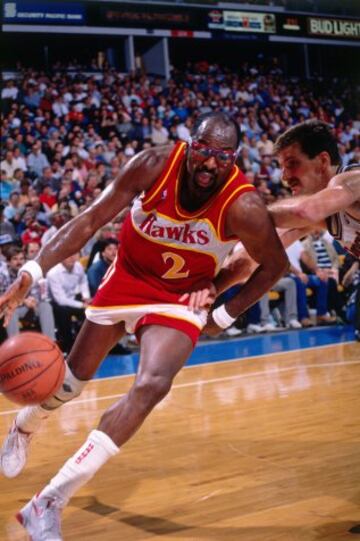 En 1990 Moses Malone con los Atlanta Hawks contra los Sacramento Kings, antes de llegar en la temporada 90/91 y hasta el verano de 1993, a los Milwaukee Bucks.