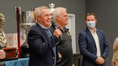 Javier Aguirre durante el acto con la Uni&oacute; de Penyes Mallorquinistes.