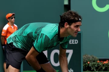 Una nueva final entre dos de las raquetas más fascinantes de todos los tiempos. Hoy ganó Federer bajo un sol de justicia en Miami. Nadal tuvo sus oportunidades de romper el servicio del suizo pero no lo consiguió. A pesar de eso, dejó una muy buena impresión. Veremos lo que pasa cuando llegue el momento de jugar en tierra batida. Aquí el resumen del partido en fotos.