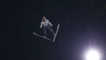 El austriaco Thomas Diethart durante su competición en la última prueba de los Cuatro Trampolines, en Bischofshofen.