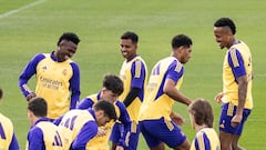 Vinicius, Rodrygo, Bellingham y Militao, durante el último entrenamiento del Real Madrid.