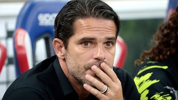 Necaxa's Argentine head coach Fernando Gago gestures before the Liga MX Apertura football tournament match between Guadalajara and Necaxa at the Akron Stadium in Zapopan, Jalisco state, Mexico on September 23, 2025. (Photo by Ulises Ruiz / AFP)