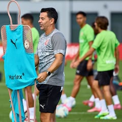 Míchel: “He visto a la gente más contenta, pero necesitamos ganar ya”