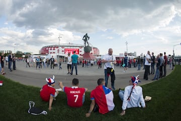 Los hinchas chilenos animaron el ambiente en Moscú