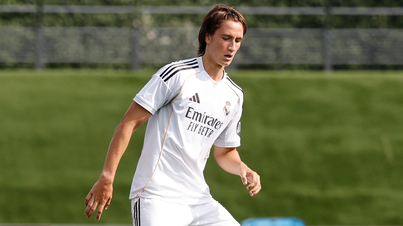ريال مدريد يجدد عقد جوان مارتينيز حتى 2029 مع شرط جزائي 150 مليون يورو
