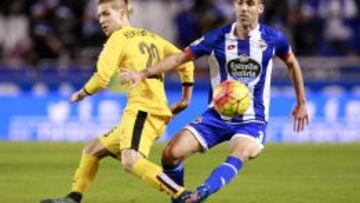 Fernando Navarro y Keko pelean por el bal&oacute;n. 