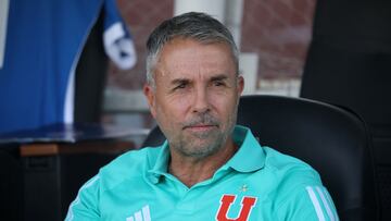 Futbol, Colo Colo vs Universidad de Chile
Fecha 4, campeonato Nacional 2024.
El entrenador de Universidad de Chile Gustavo Alvarez es fotografiado durante el partido de primera division contra Colo Colo disputado en el estadio Monumental de Santiago, Chile.
10/03/2024
Javier Salvo/Photosport
Football, Colo Colo vs Universidad de Chile
4nd turn, 2024 National Championship.
Universidad de ChileÕs head coach Gustavo Alvarez is pictured during the first division match against Colo Colo held at the Monumental stadium in Santiago, Chile.
10/03/2024
Javier Salvo/Photosport