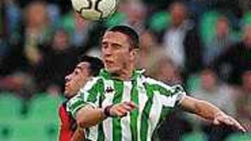 <B>TABLAS</B>. Betis y Osasuna no pasaron del empate bajo la lluvia.