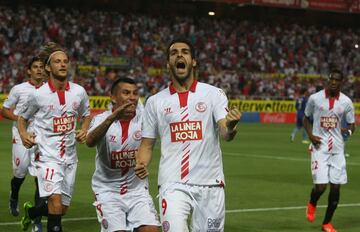 El 1 de junio de 2013 el Valencia visitaba el Pizjuán. Si ganaba se metía en la Champions tras un gran remontada con Valverde. El Sevilla le aguó la fiesta con cuatro goles de Negredo. Por el Valencia marcaron Banega y Soldado (2).