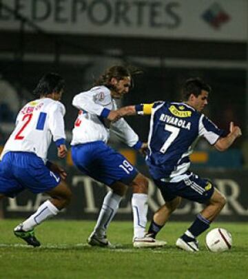 Alcanzó a jugar un partido antes de partir al Maccabi Haifa de Israel. Desde el 2013 defiende a Audax Italiano.