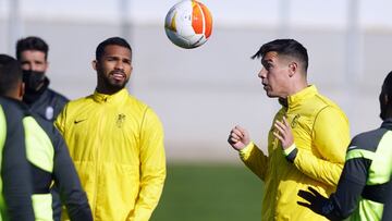 Yangel Herrera junto a Nehuen Pérez durante un entrenamiento.