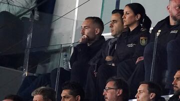 David Ferreiro, en el palco de La Rosaleda junto a Raúl Iznata, delegado blanquiazul.