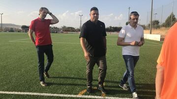 Ronaldo visita los campos de fútbol anexos al estadio.