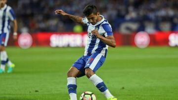 Tecatito Corona se lesionó y será baja para el Porto ante Nacional