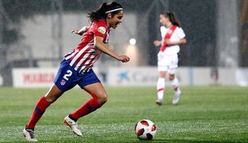 La lateral del conjunto azteca es una de las jugadoras más existosas y sobresalientes del siglo XXI. Hoy por hoy forma parte de las filas del Atlético de Madrid, el equipo bicampeón de la Liga Iberdrola. También formó parte de las filas del Barca, con quien también logró el bicampeonato.