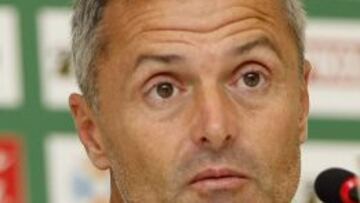 Fran Escribá en rueda de prensa 'optimista' de ganar al Real Madrid.