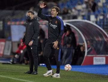 Raúl no se cansó de dar órdenes en la banda del Di Stéfano.